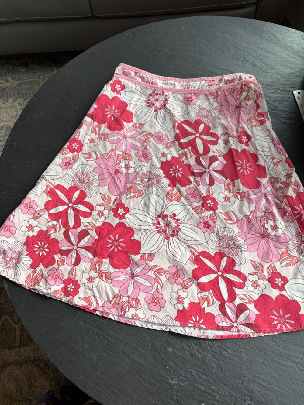 dmbm Skirt spandex red, pink, white floral skirt pink piping back zip Medium
